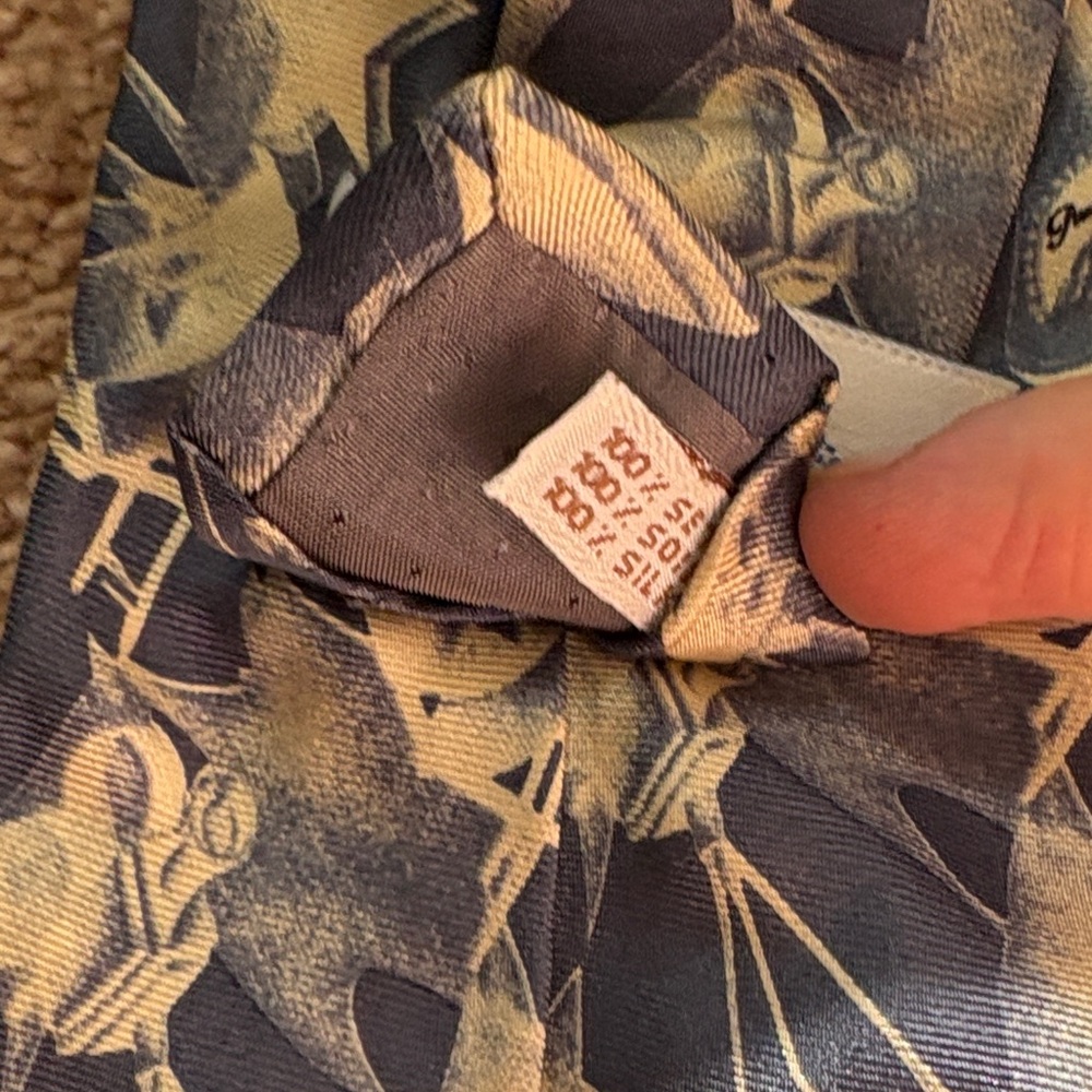 Paramount Pictures Silk Elegant Patterned Navy and Beige Tie Made in Italy - Picture 6 of 7